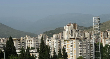 Temperature u Mostaru do 42 stupnja, u Banjoj Luci se od vrućine iskrivile tračnice