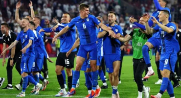 Slovenija u osmini finala Eura