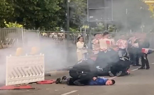 NEKOLIKO UHIĆENIH Hrvatski navijači se sukobili s policijom na ulicama Berlina