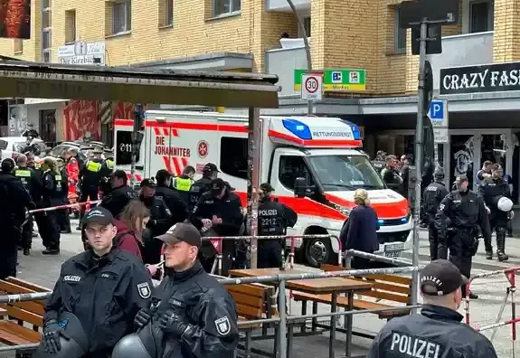 JOŠ NASILJA NA EURU Mahao sjekirom kod navijačke zone u Hamburgu. Policija ga upucala