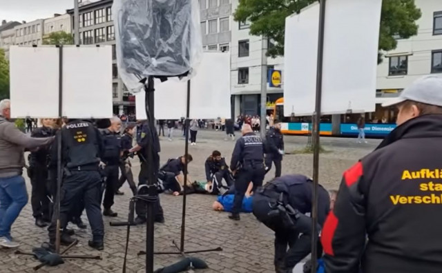 PODLEGAO OZLJEDAMA Preminuo mladi policajac kojeg je u petak u Njemačkoj Afganistanac ubo nožem u vrat