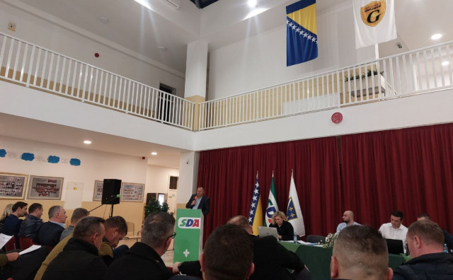 PISMO ČITATELJA Političke stranke u Mostaru zloupotrebljavaju škole za političke skupove