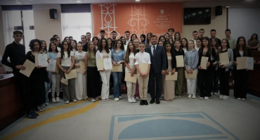 NAGRADA OD 1.000 MARAKA Grad Mostar se pohvalio novcem za učenike generacije, no od školaraca još nitko nije ništa dobio