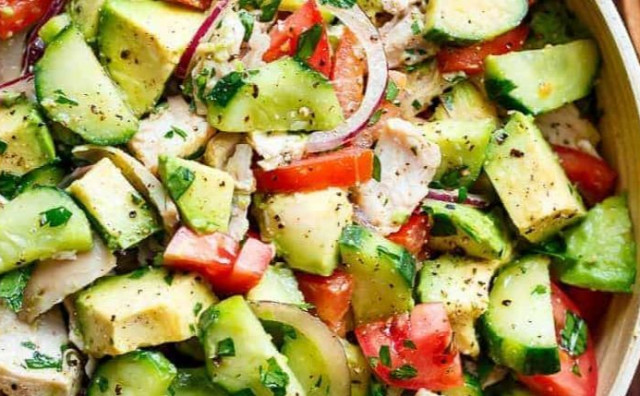 OBROK ZA OSVJEŽENJE Hranjiva salata u najtoplijim danima u godini