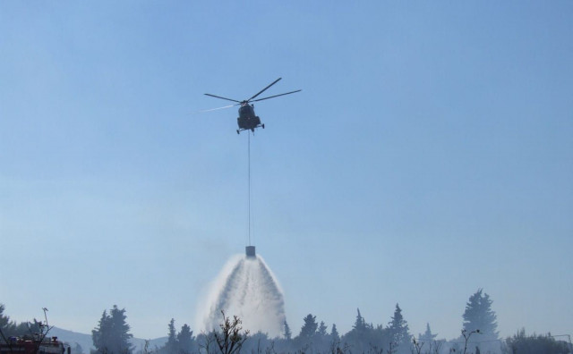 VELIKI POŽARI U HERCEGOVINI Helikopteri od jutros izbacili 60 tona vode, određeni broj kuća bio potencijalno ugrožen