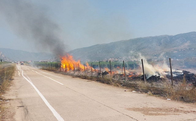 Pravovremenom intervencijom vatrogasaca spriječeno širenje požara u mostarskom vinogradu