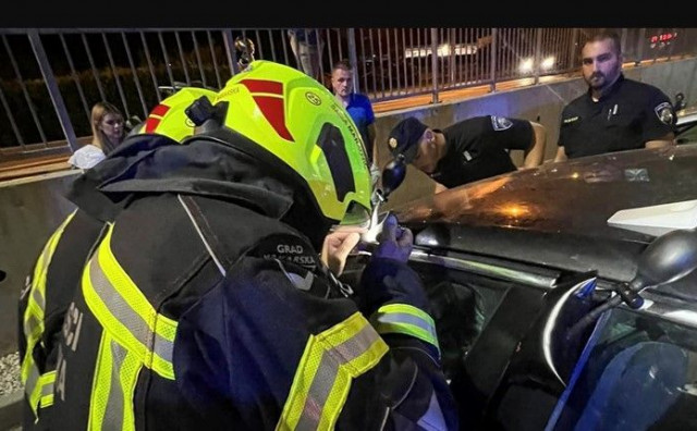 MAKARSKA Vatrogasci spasili dijete iz zaključanog auta na parkingu
