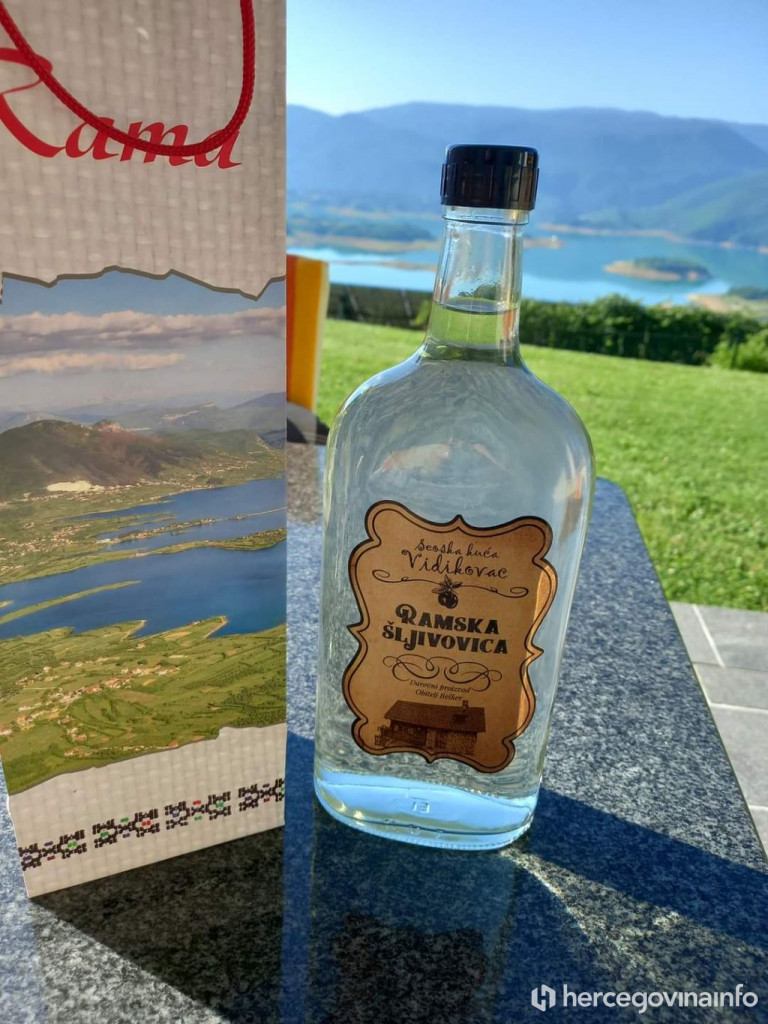 Prozor Rama rakija šljiva šljivovica