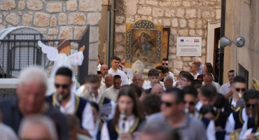 Imotski Gospa od Anđela procesija