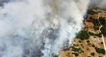 STIGLA POMOĆ I IZ SRBIJE Požar u Bileći obuzdan, ali gašenje uz helikoptere još traje