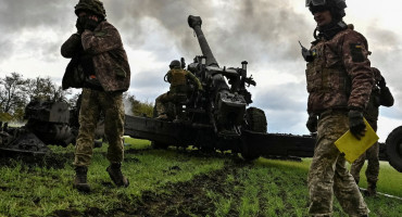 RUSI UZVRATILI TERMOBARIČNOM BOMBOM Izveli zračne napade na ukrajinske trupe, borbe u Kursku još traju