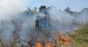 Vatrogasci Ljubuški požar