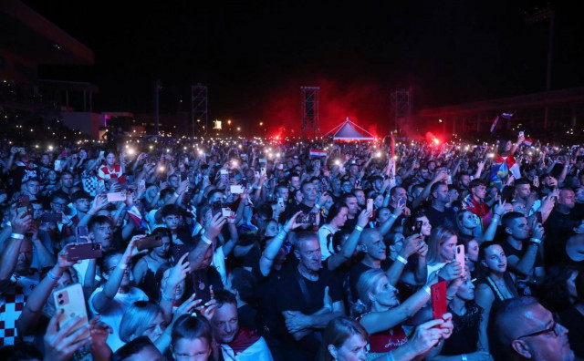 VAŽNO JE DA SU ZAJEDNO Obitelj kupila 62 karte za Thompsonov koncert
