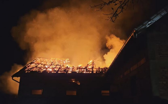 ČAPLJINA Dvije starije osobe spašene iz kuće u plamenu