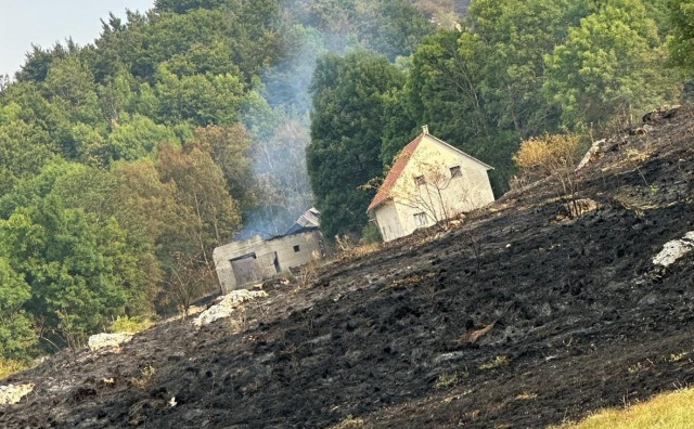 UGROŽENA DVA SELA Vatrogasci se treći dan bore s požarom u Posušju