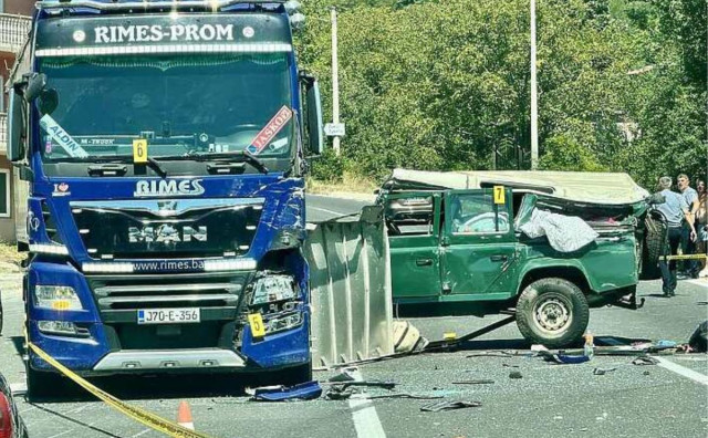 SUDAR AUTOMOBILA I KAMIONA Velike prometne gužve na Bradini, dvije osobe prevezene u bolnicu