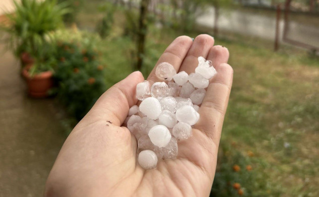 KIŠA UGASILA POŽAR U dijelovima BiH stiglo osvježenje, u jednom gradu padala tuča