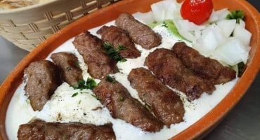 Ćevapi u kajmaku