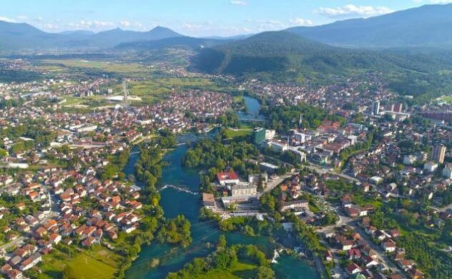 BIHAĆ Natječaji za stranačke donatore i kupovina mandata, migrantska kriza, nezaposlenost…