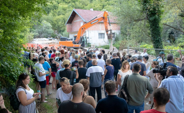 JE LI RIJEKA UNA SPAŠENA? Gradilište nije zapečaćeno niti je postavljena signalizacija o zabrani daljnjih radova