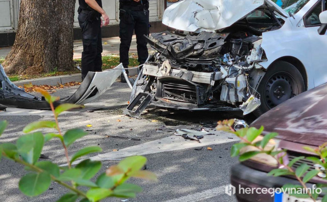 Sudar kamiona i osobnog automobila na 'Starom Veležovom'