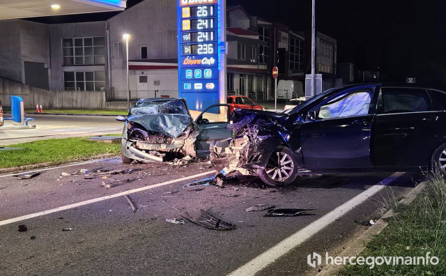 Žestok sudar na izlazu iz Mostara, tri osobe ozlijeđene