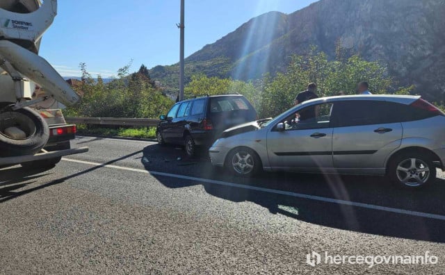 MOSTAR Sudar dva osobna automobila na magistralnoj cesti M-17