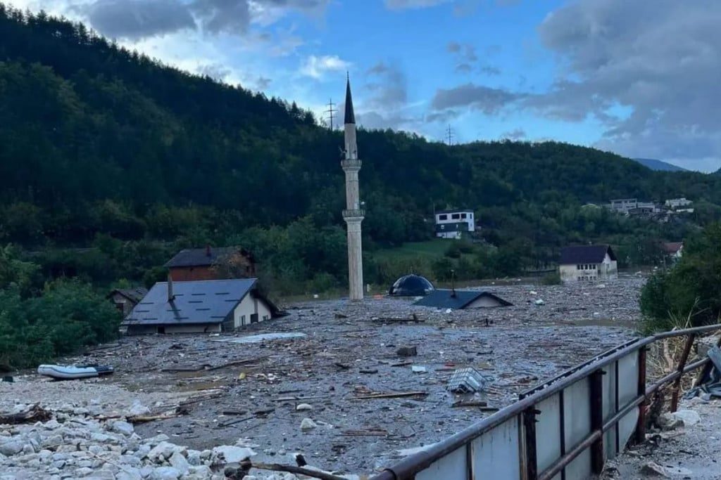 Poplavljena džamija u Jablanici