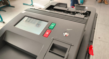 Schmidtova odluka donosi skenere i e-identifikaciju na birališta: Izborna krađa kakvu smo poznavali postaje prošlost?