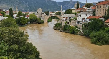 Prljava i zamućena Neretva Mostar