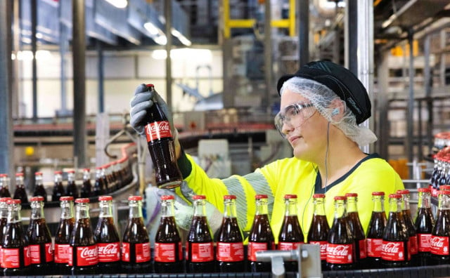 NAJVEĆE POVLAČENJE U ZADNJIH 25 GODINA Coca Cola s tržišta povlači 28 milijuna plastičnih boca