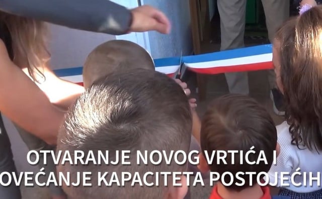 NOVA ZLOUPORABA DJECE Hrvatski nacionalni pomak (HNP) kažnjen s 10 tisuća maraka zbog djece u predizbornoj kampanji