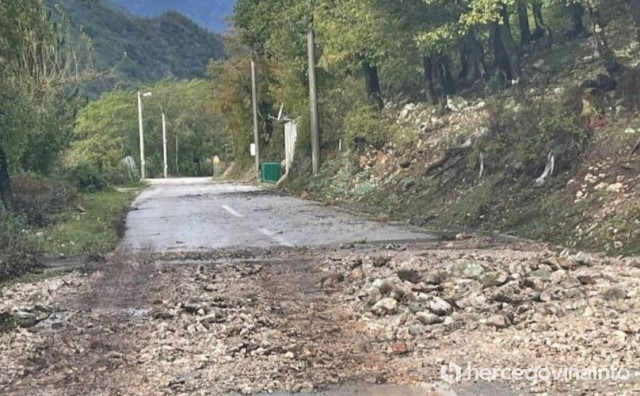 PUTEVI PREMA SARAJEVU Preporučuju se dva alternativna pravca, mulj i voda na cesti koja ide preko Ruišta i Konjica