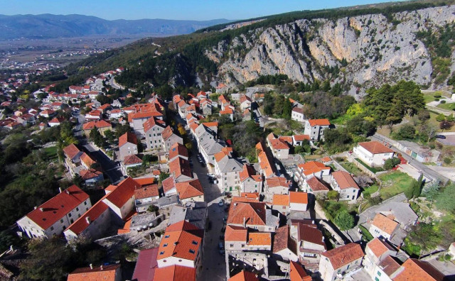 NEPREMOSTIV PROBLEM Otkazano skupljanje pomoći za Jablanicu u Imotskom