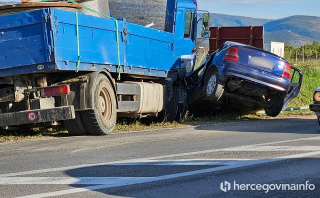 Teška prometna nesreća na južnom ulazu u Mostar