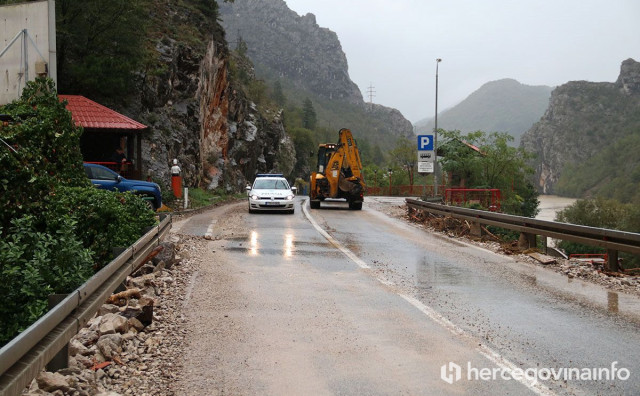 TVRDI MINISTRICA Cesta M-17 spremna za promet, ali se čeka završetak potrage za nestalima