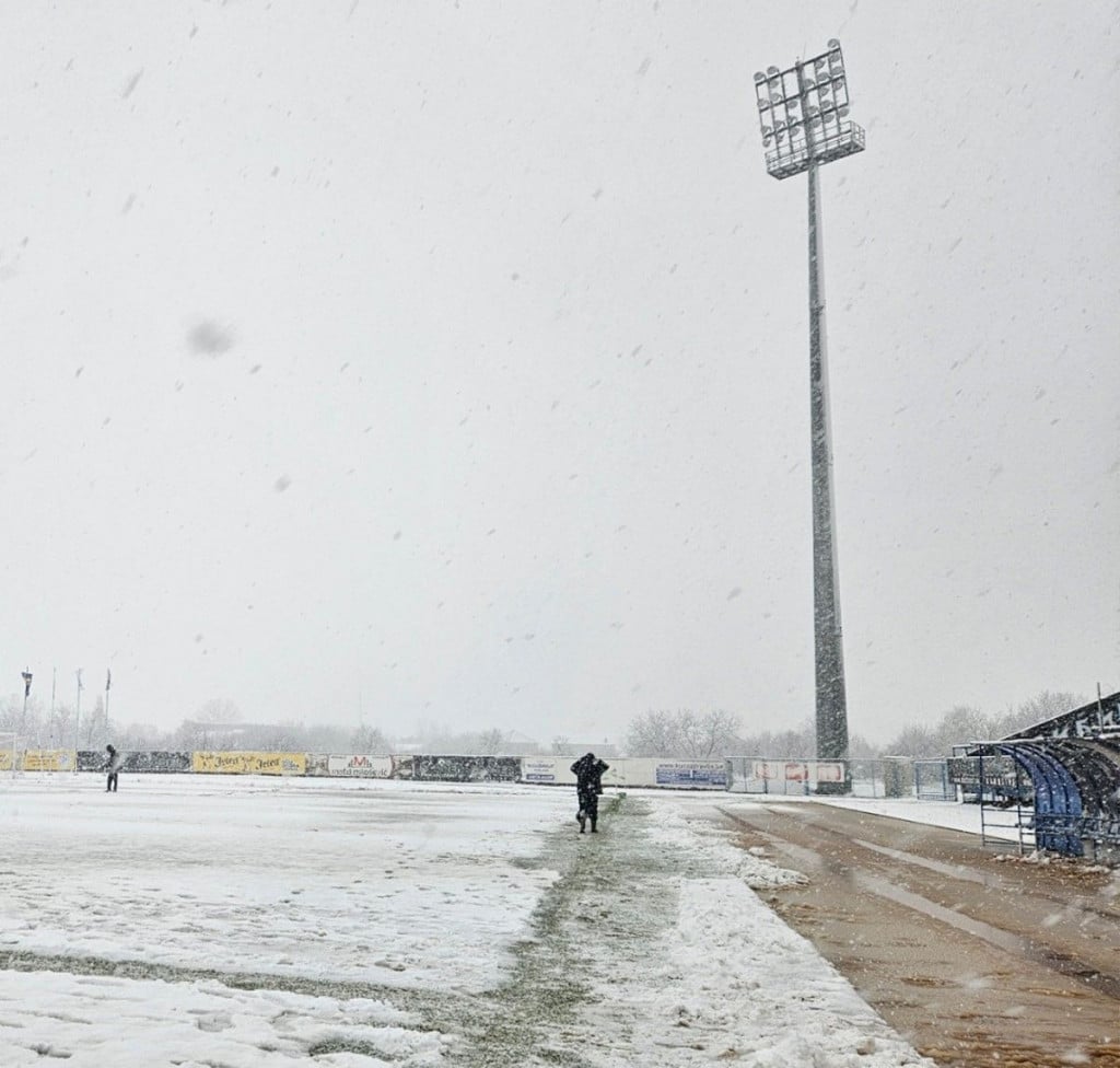 Radnik Zrinjski, stadion Radnika snijeg