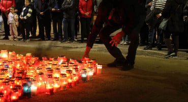 Mostarc za Vukovar, Vukovarska ulica, paljenje svijeća 