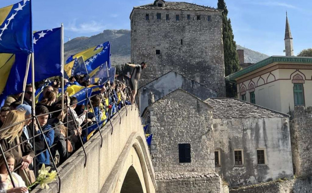 SKOK BEZ PLJESKA Obilježena 31. godišnjica rušenja Starog mosta