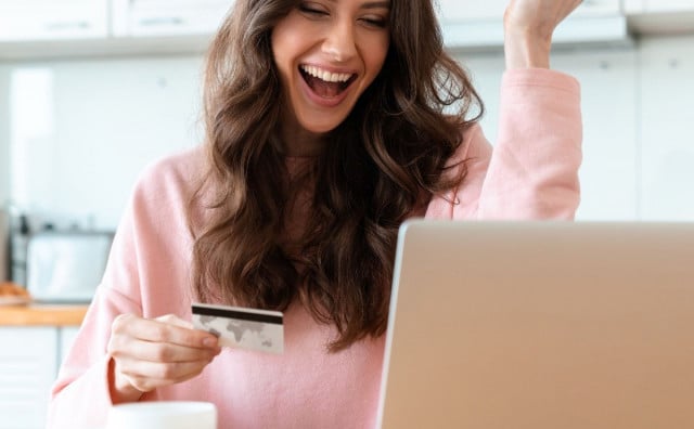 VRIJEME JE ZA NAJVEĆE POPUSTE Black Friday stiže na Bazzar