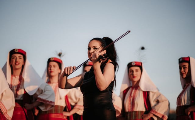 Violinistica iz Hercegovine Nikolina Pandža Skoko u suradnji s Etno skupinom Didak obradila pjesmu 'Ero s onoga svijeta'