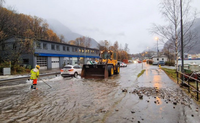 DRAMATIČNO I U NORVEŠKOJ Noćne oluje uzrokovale poplave i klizišta