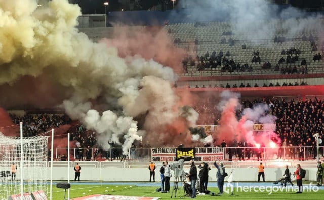 Ultrasi podigli poruku, a onda napravili pirotehnički show