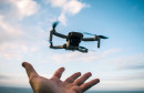 Dron let ruka