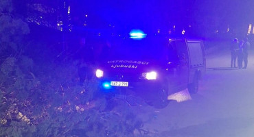 Vatrogasci u Ljubuškom tijekom noći gasili požar na obiteljskoj kući