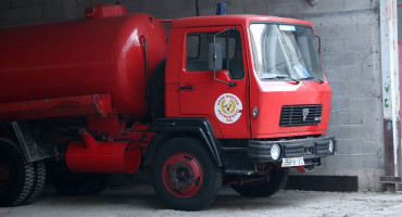 Požar između kuća u Vojnom, vatrogasci ga uz pomoć mještana ugasili