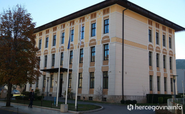 Bošnjački vijećnici traže sastanak sa Schmidtom i neovisnu reviziju dokumentacije za HNK Mostar