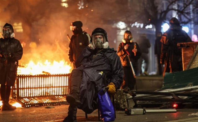 TOTALNI KAOS U GRUZIJI Na ulicama je gotovo ratno stanje, ljudi se tuku s policijom