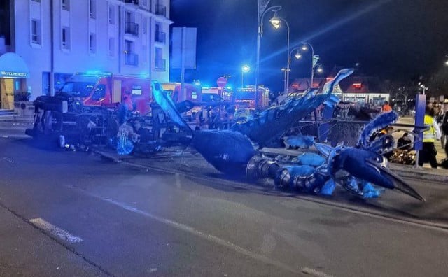 OZLIJEĐENO VIŠE OSOBA Pala metalna konstrukcija na božićnoj manifestaciji