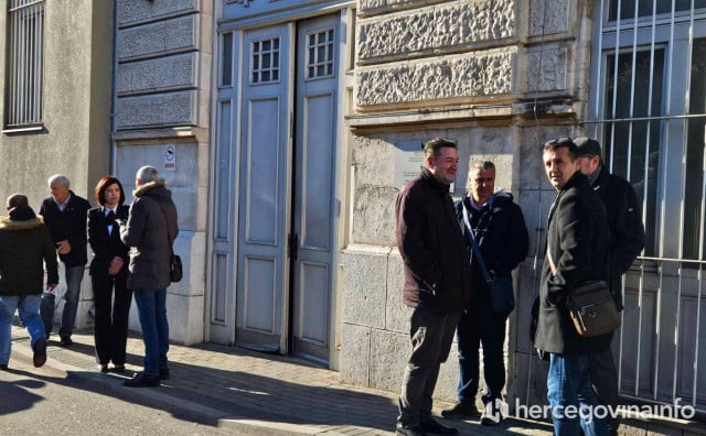 SINDIKALISTI I VLADA HNŽ NA SUDU 'Štrajk se nastavlja. Postoje dva načina da se on prekine...'